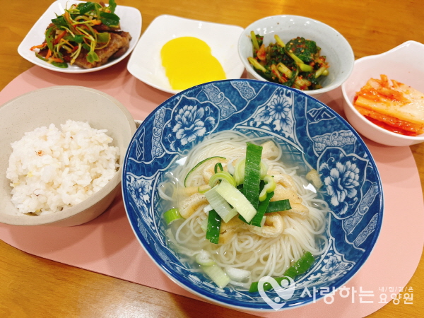 유부멸치국수